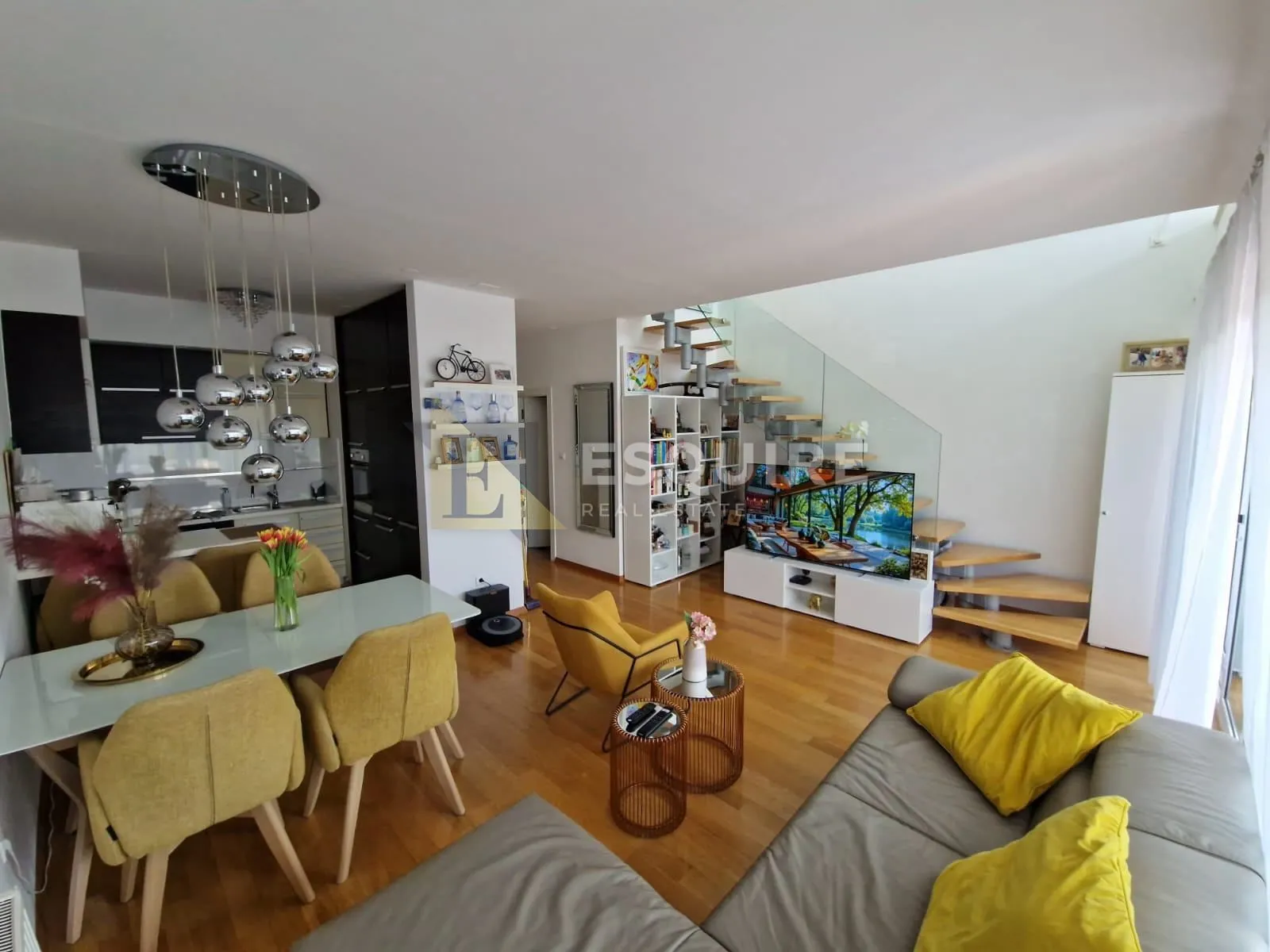 ZADAR - VIŠNJIK - Dvoetažni dvosobni stan s garažom - 91m2