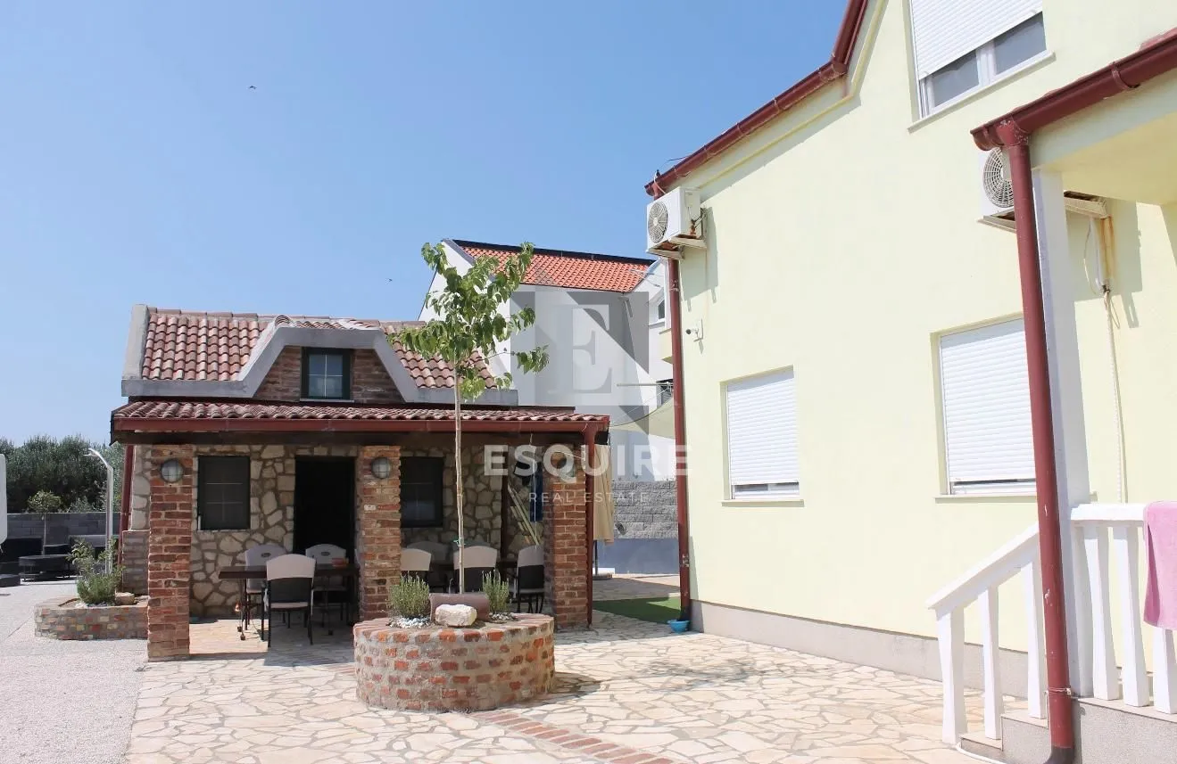 pag - košljun - dvosobni dvoetažni stan s bazenom - 99m2 - slika 11