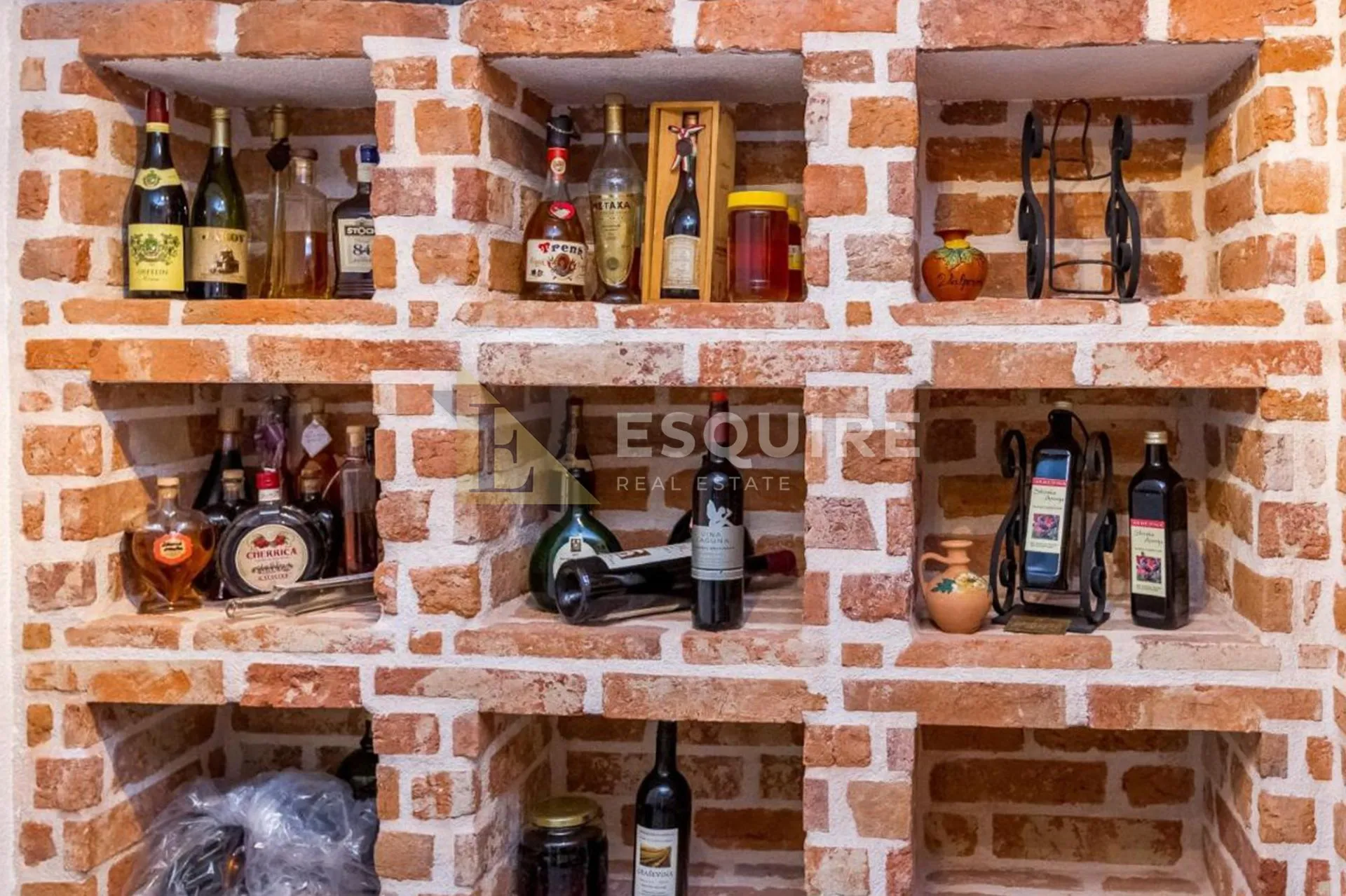 sukošan - kuća sa tri stana ukupne stambene površine - 345m2 - slika 23