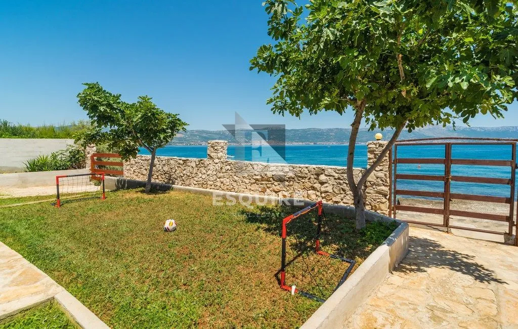 čiovo - slatine villa u prvom redu do mora - slika 20