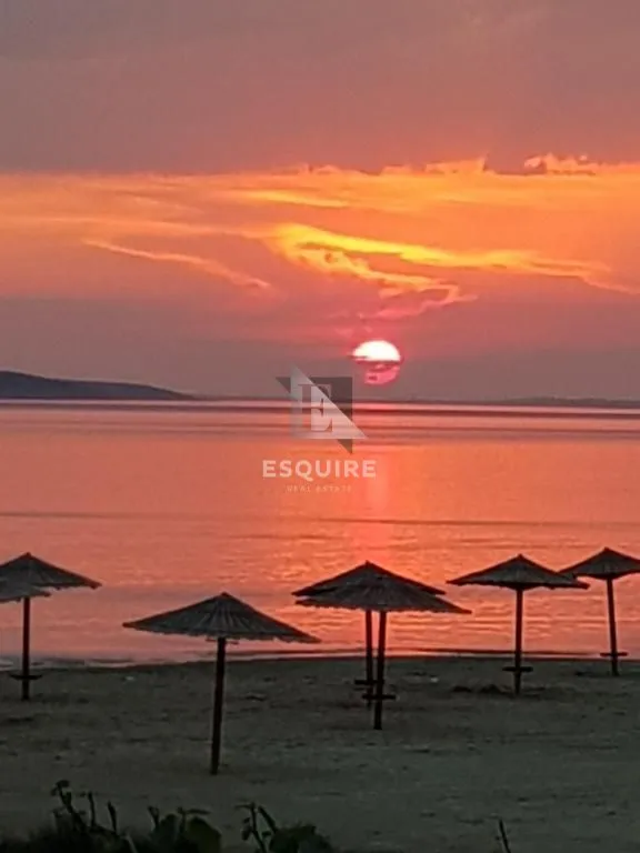 ljubač - samostojeća kuća s velikom okućnicom 1. red do mora - 702m2 - slika 19