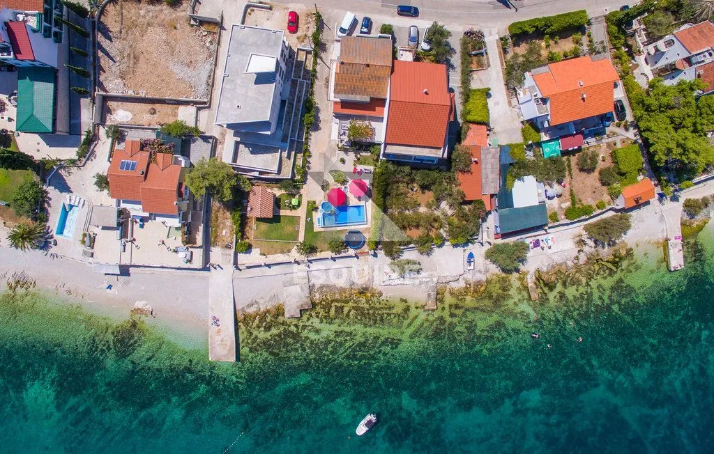 čiovo - slatine villa u prvom redu do mora - slika 2