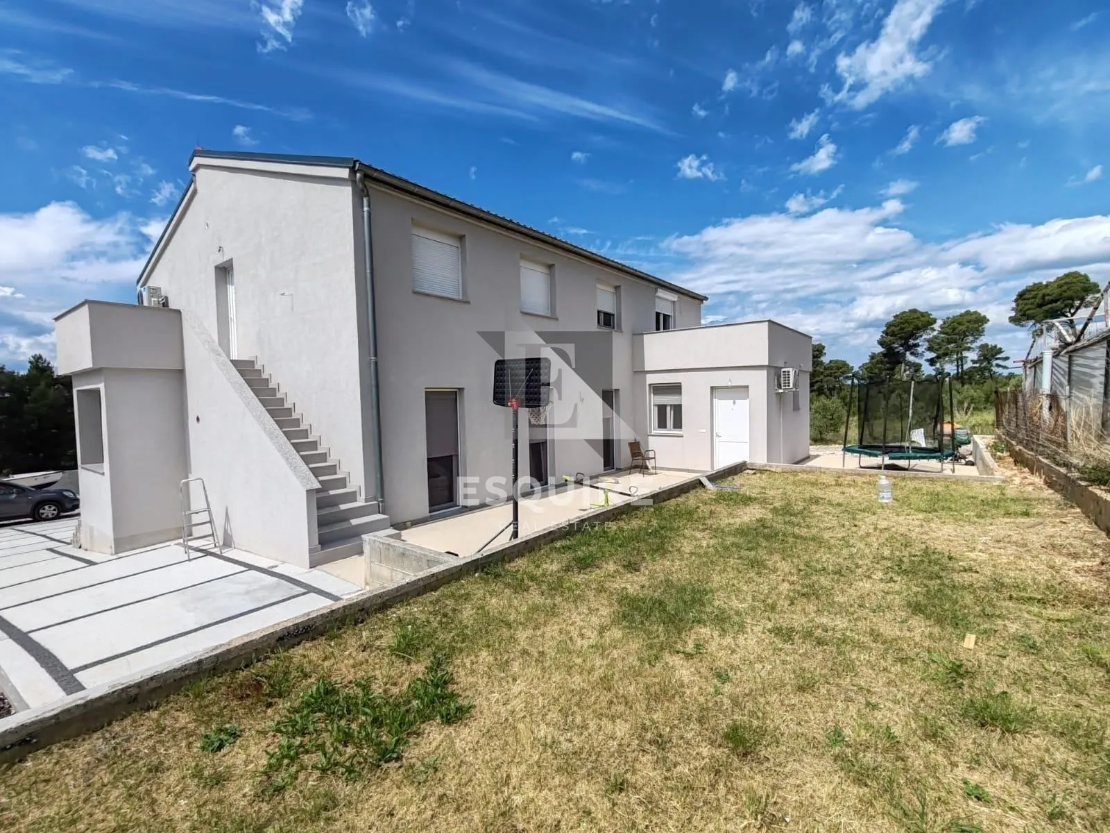 bibinje - prilika trosoban stan s 4 parkirna mjesta, mogućnost podjele u dva stana - 149m2 - slika 4