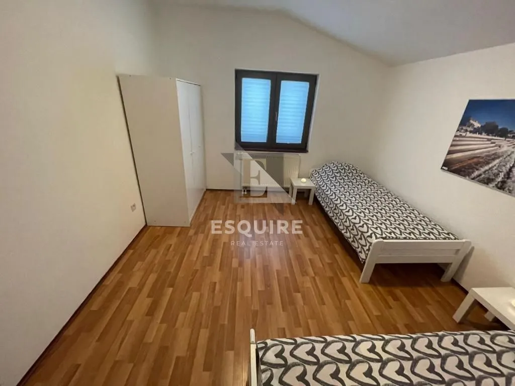 ljubač - samostojeća kuća s velikom okućnicom 1. red do mora - 702m2 - slika 9
