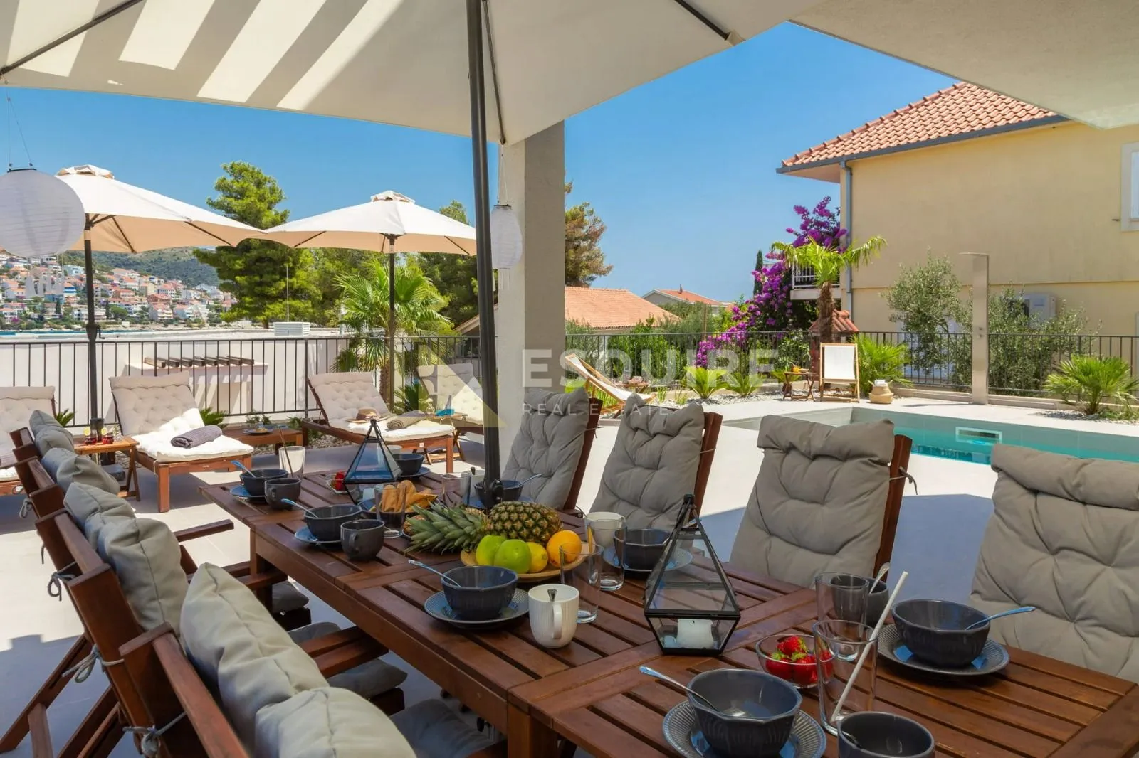 split luksuzna vila 2. red uz pješćanu plažu - slika 31