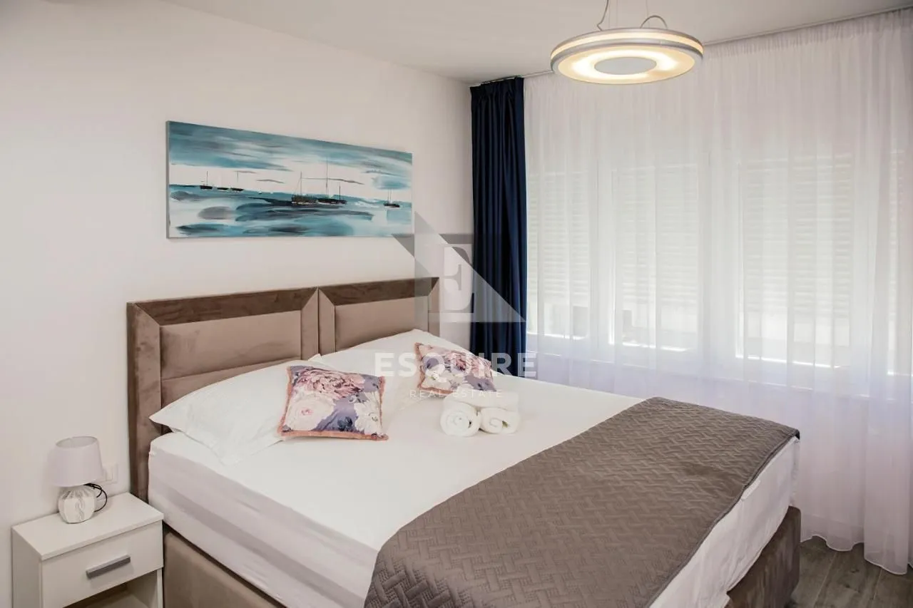 luksuzna vila s bazenom i dvorištem, okolica splita - slika 27