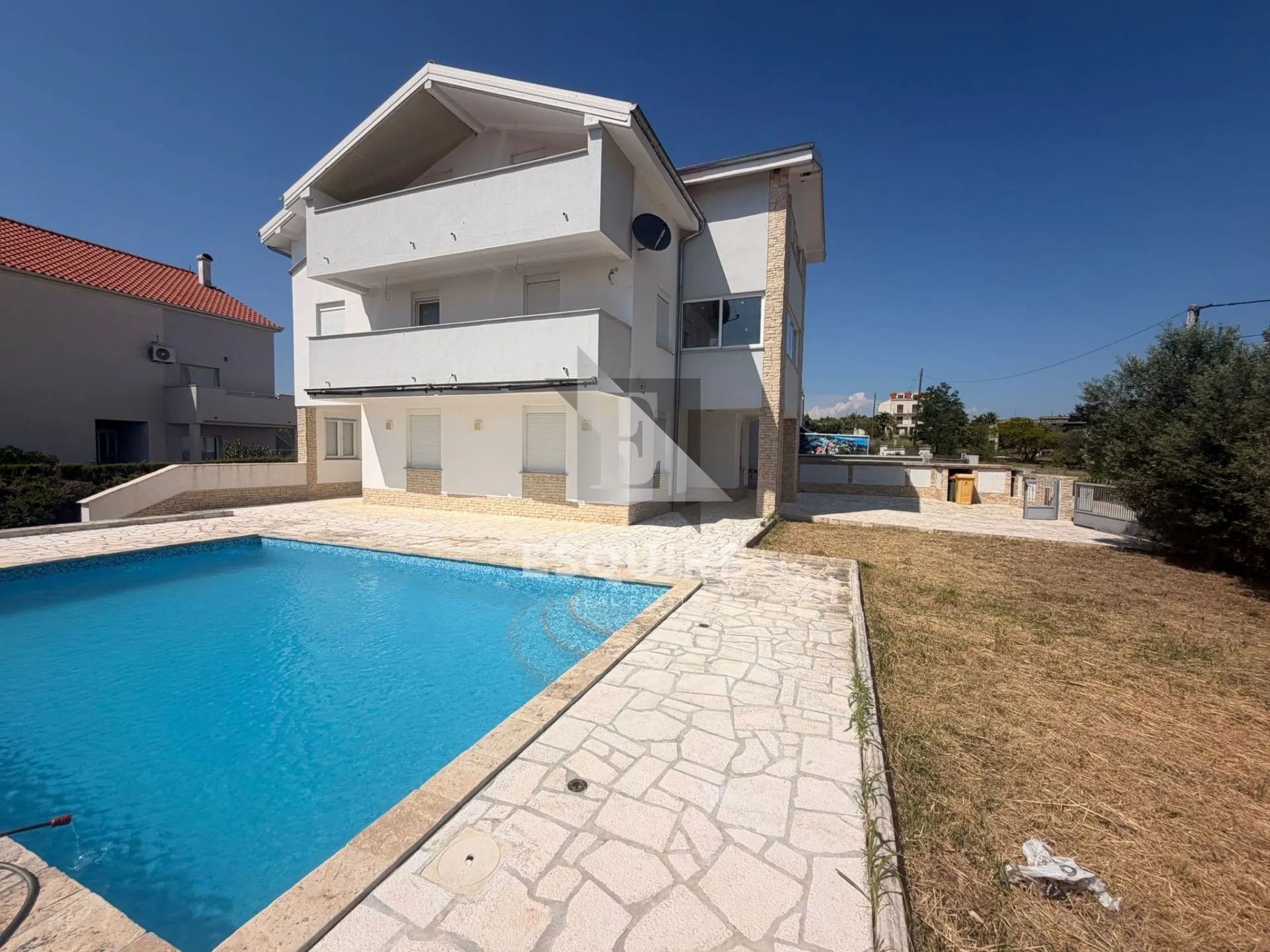 donja jagodnja - apartmanska kuća s bazenom - 540m2 - slika 5