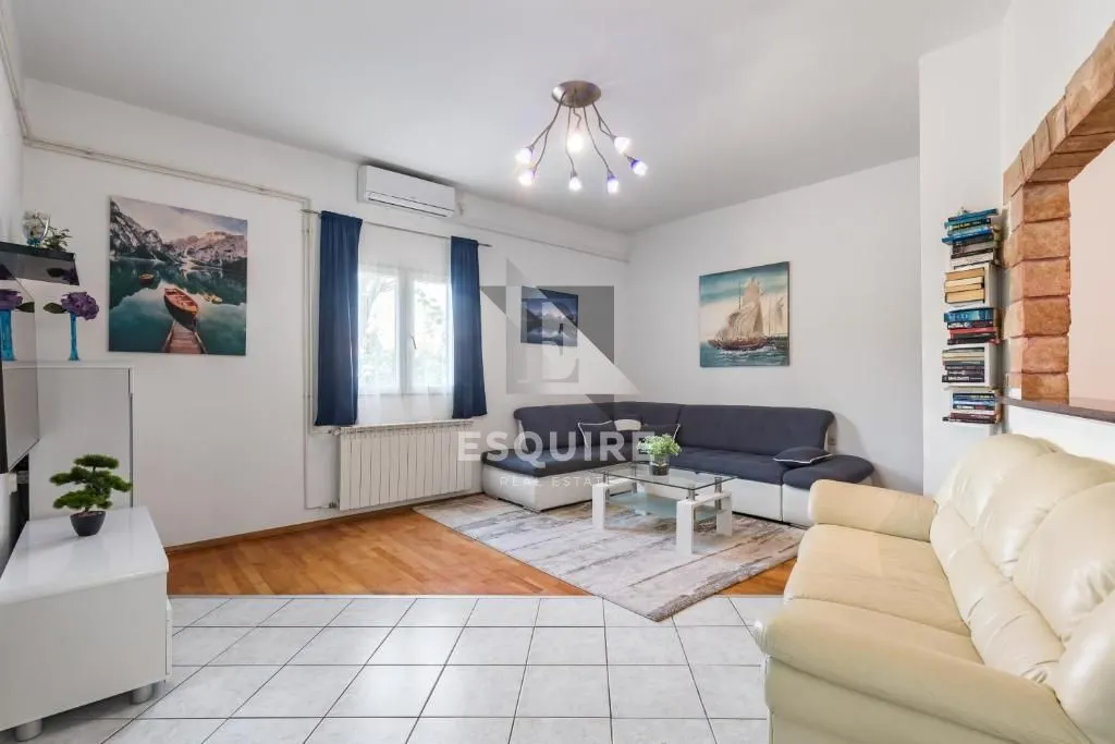 brač - sutivan - kuća sa dvije stambene jedinice i bazenom - 425m2 - slika 19