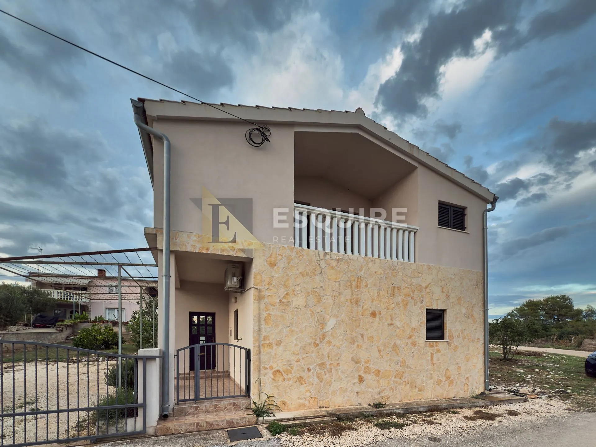 SV. FILIP I JAKOV - Kuća katnica s pogledom na more - 165m2 - Sveti Filip i Jakov