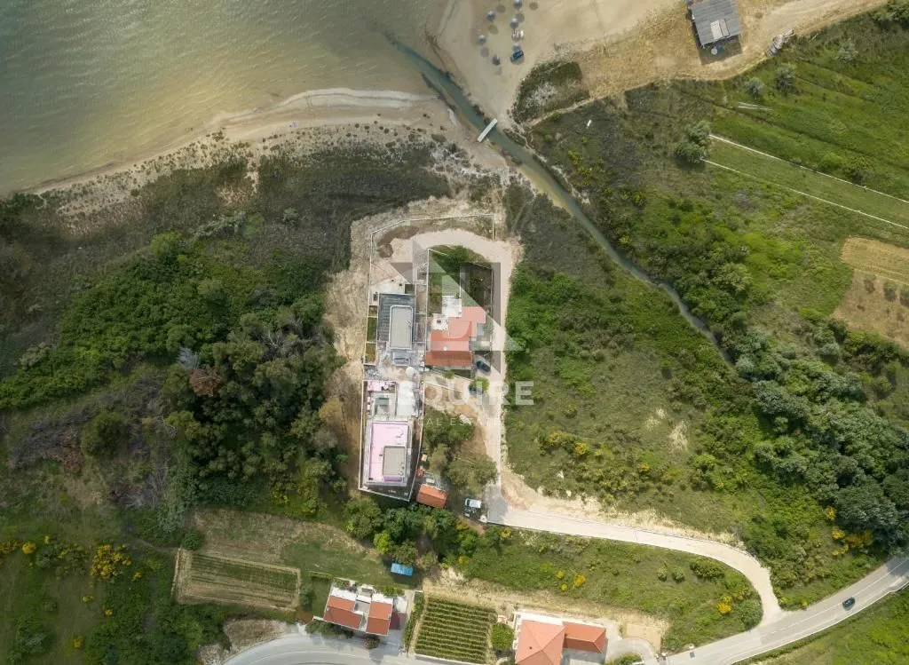 ljubač - velika parcela sa prizemnicom 1. red do mora - 702m2 - slika 2