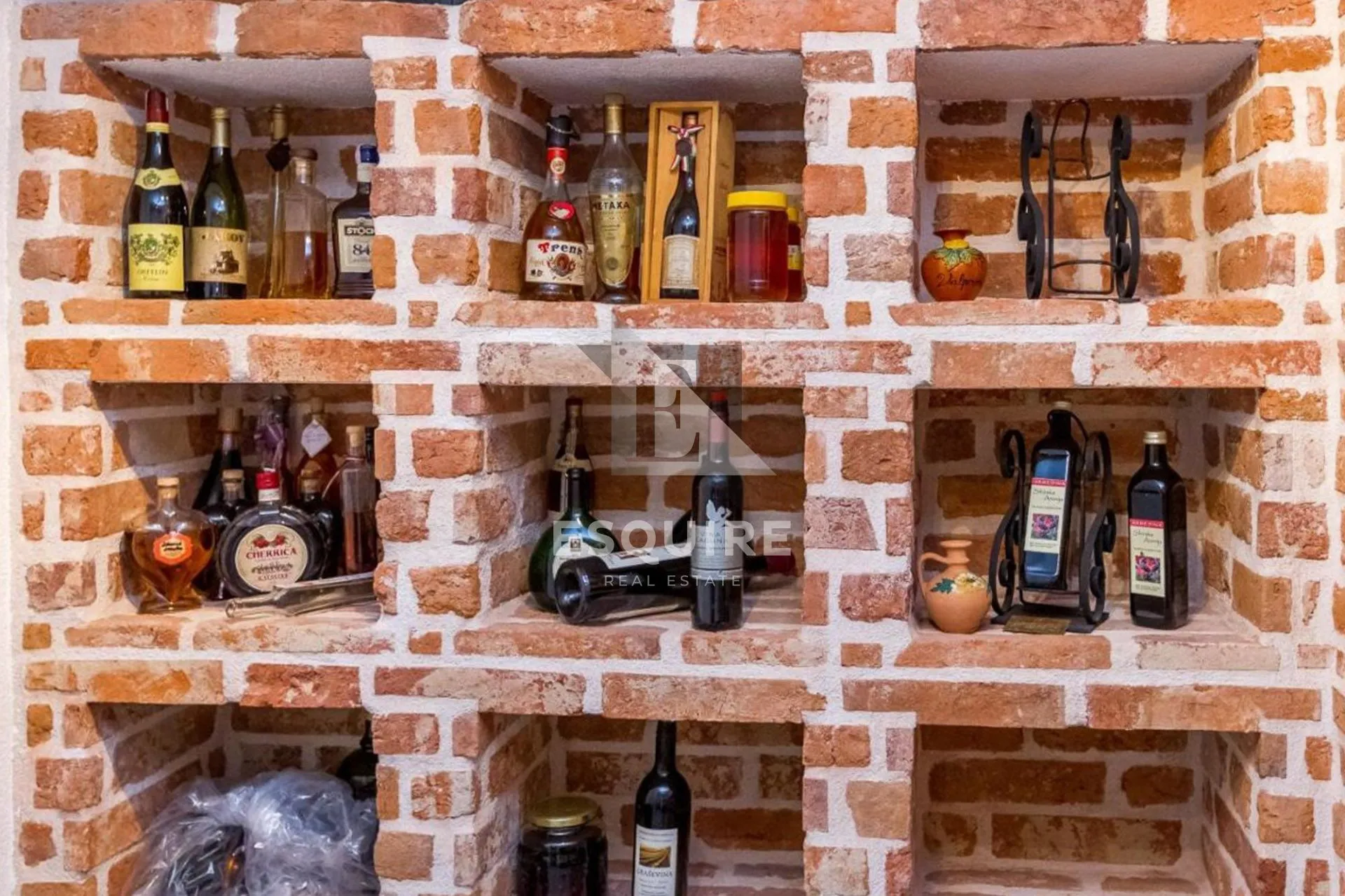 sukošan - kuća sa tri stana ukupne stambene površine - 345m2 - slika 23