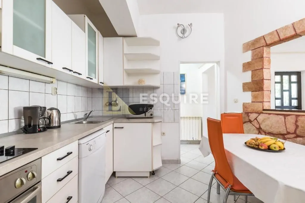 brač - sutivan - kuća sa dvije stambene jedinice i bazenom - 425m2 - slika 10