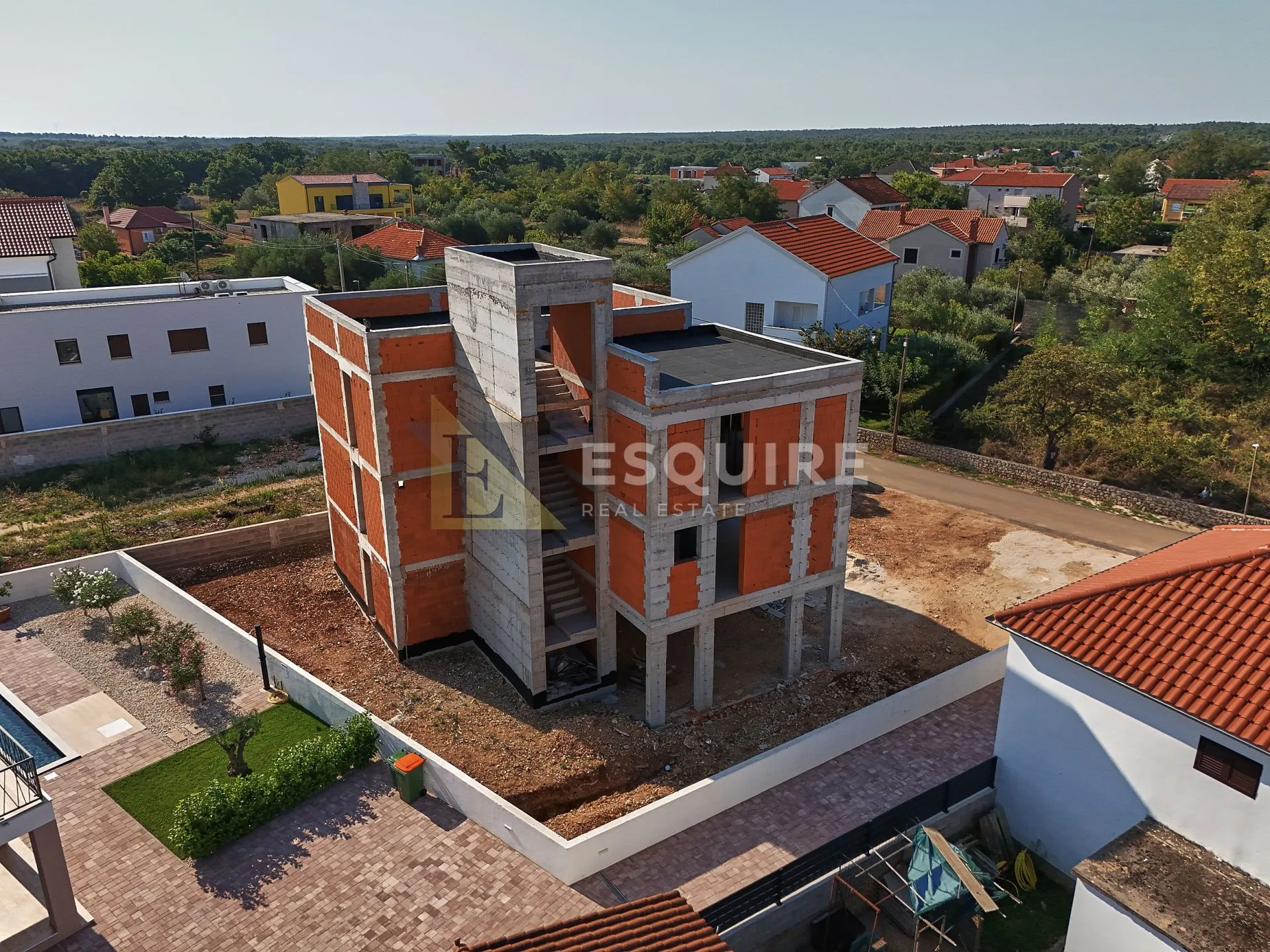 zaton – prostrani apartman s vrtom i terasom u mirnom okruženju!! - slika 2