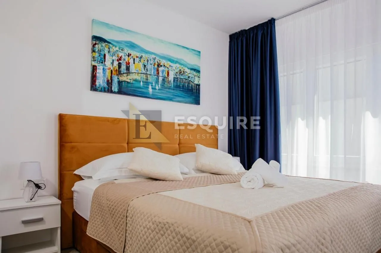 luksuzna vila s bazenom i dvorištem, okolica splita - slika 25