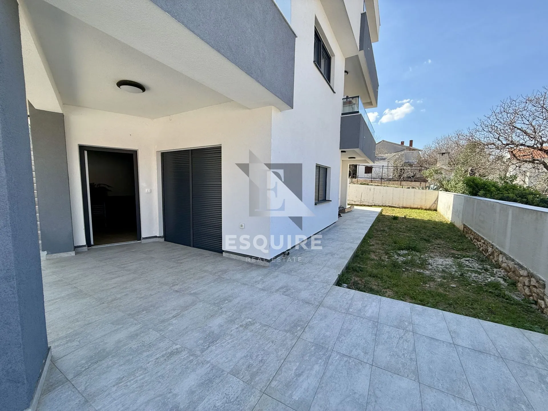 vinjerac – prostrani namješten dvosobni apartman s vrtom!! - slika 2