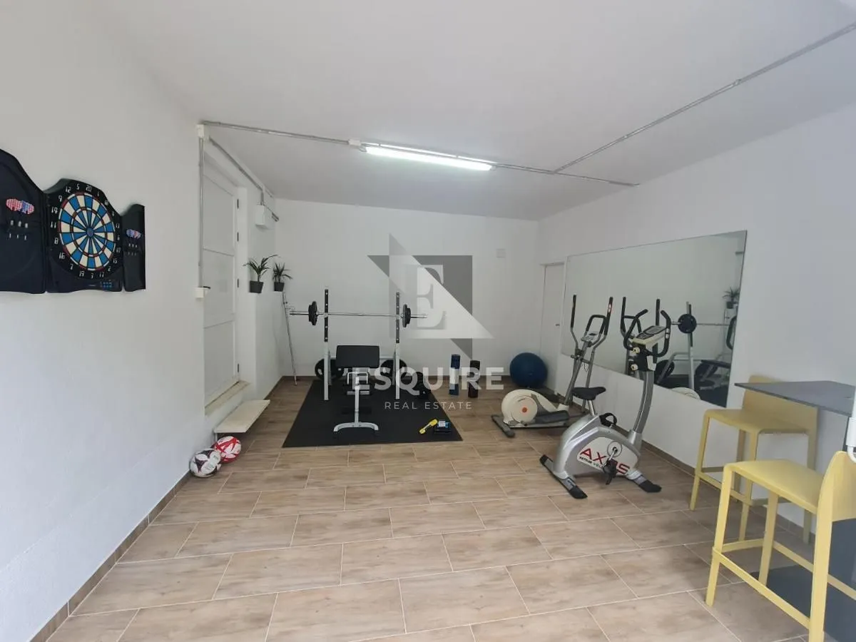 luksuzna vila s bazenom i dvorištem, okolica splita - slika 32