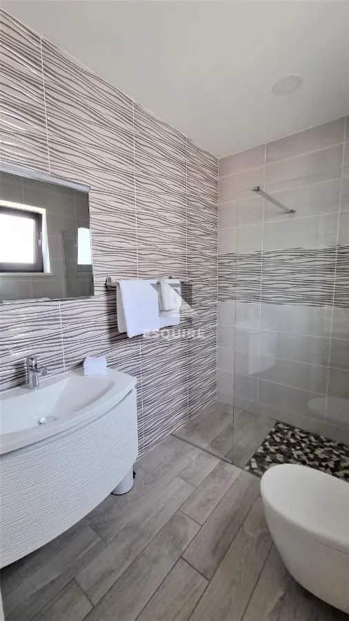 rovanjska - vila katnica s bazenom i velikim vrtom u blizini mora - 270m2 - slika 52