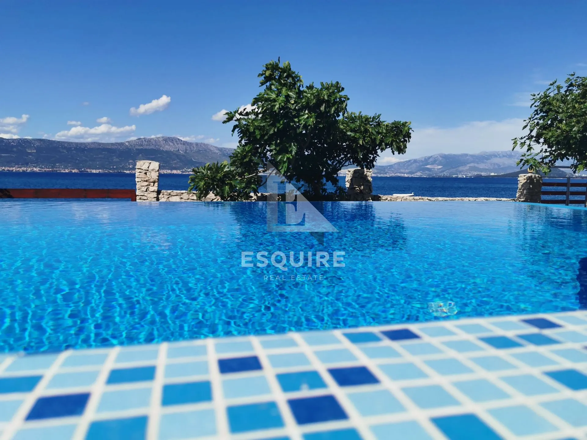 čiovo - slatine villa u prvom redu do mora - slika 19