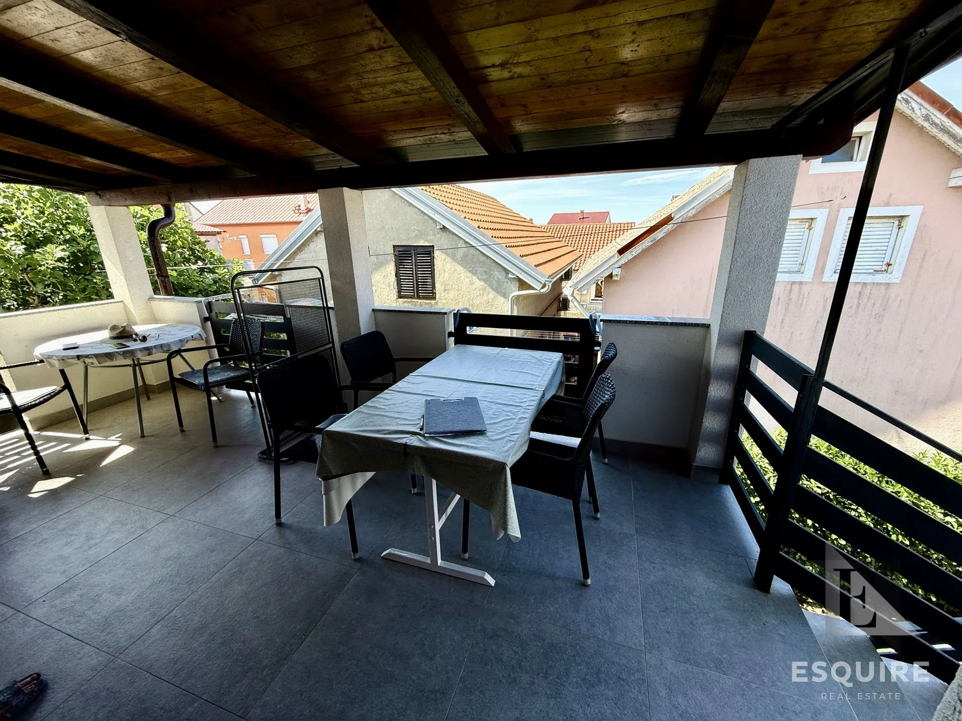privlaka – škrapavac, namještena kuća s tri stana, 500 m od mora - slika 33