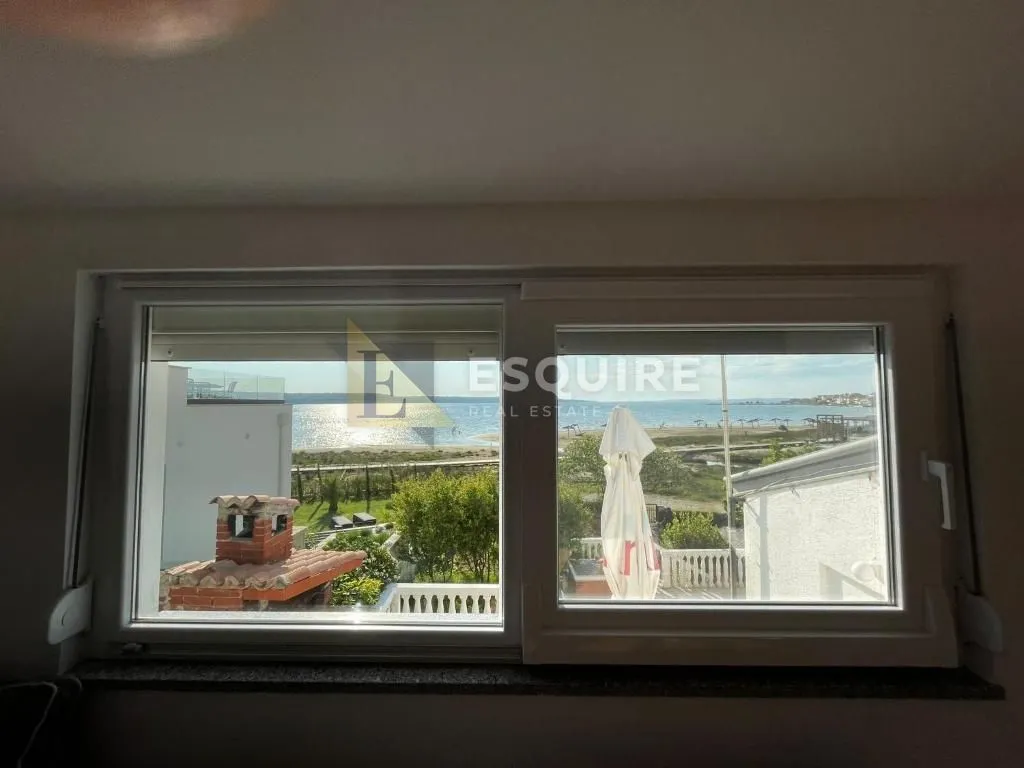 ljubač - samostojeća kuća s velikom okućnicom 1. red do mora - 702m2 - slika 16