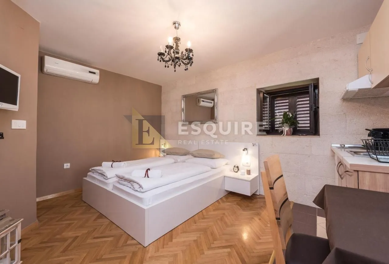 zadar - zgrada u centru stare jezgre grada sa 6 apartmana i 2 poslovna prostora - slika 30