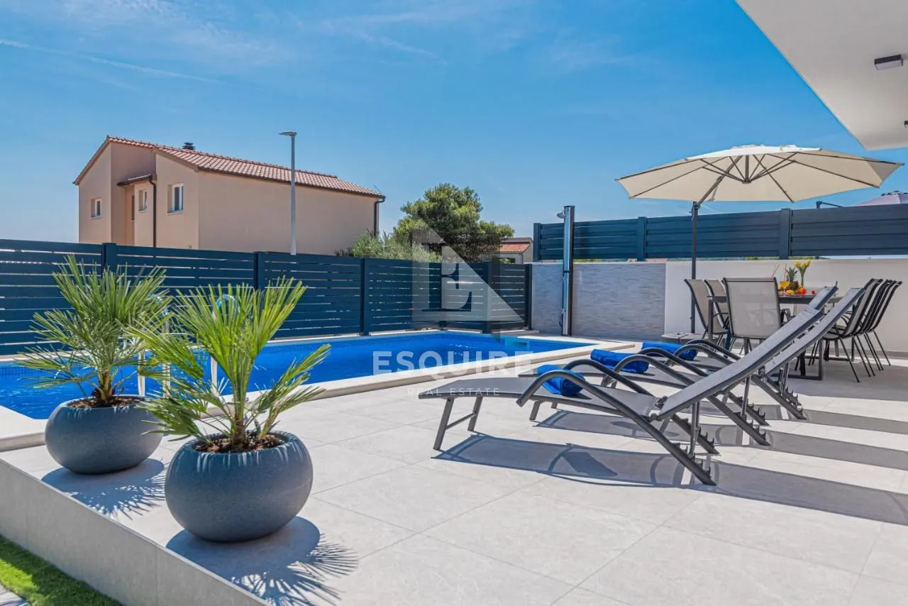 vodice - moderna vila s bazenom - slika 22