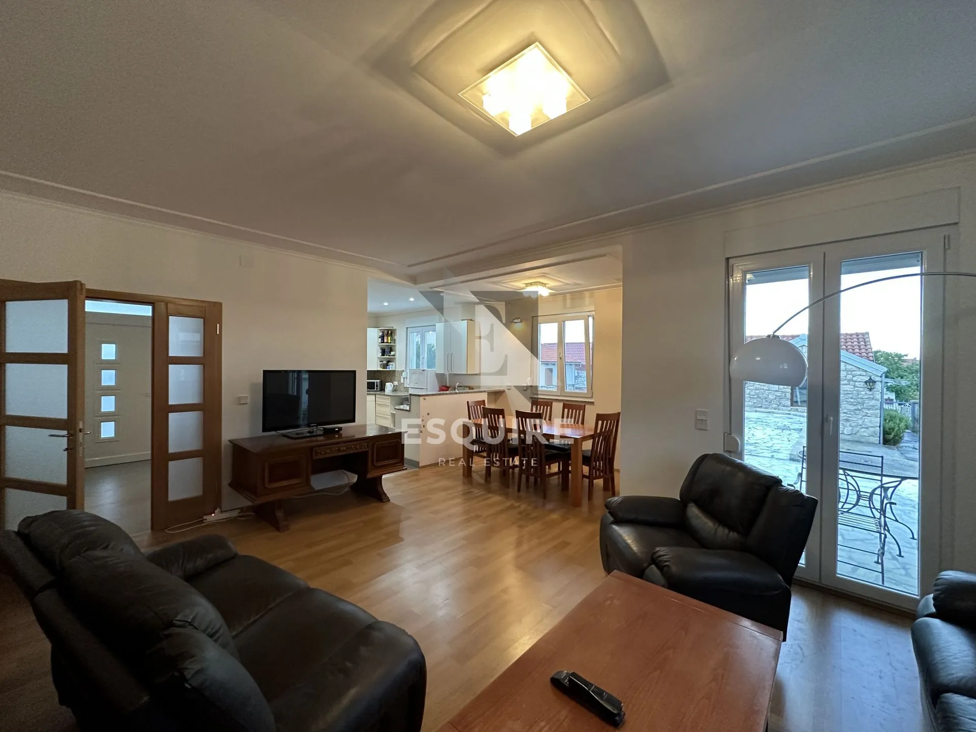 donja jagodnja - apartmanska kuća s bazenom - 540m2 - slika 11