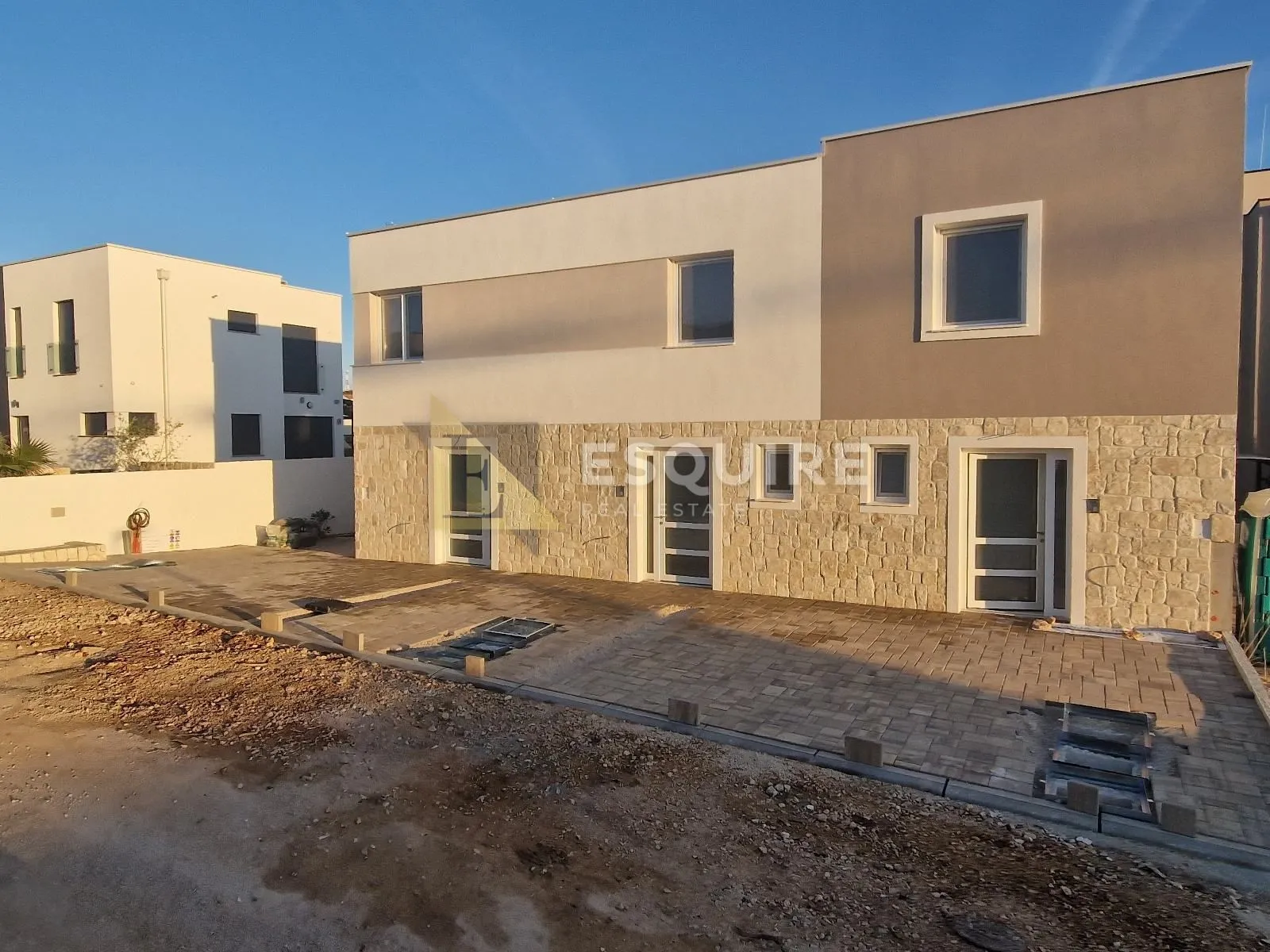pag - mandre dvoetažni dvosobni stan - 63m2 - slika 2