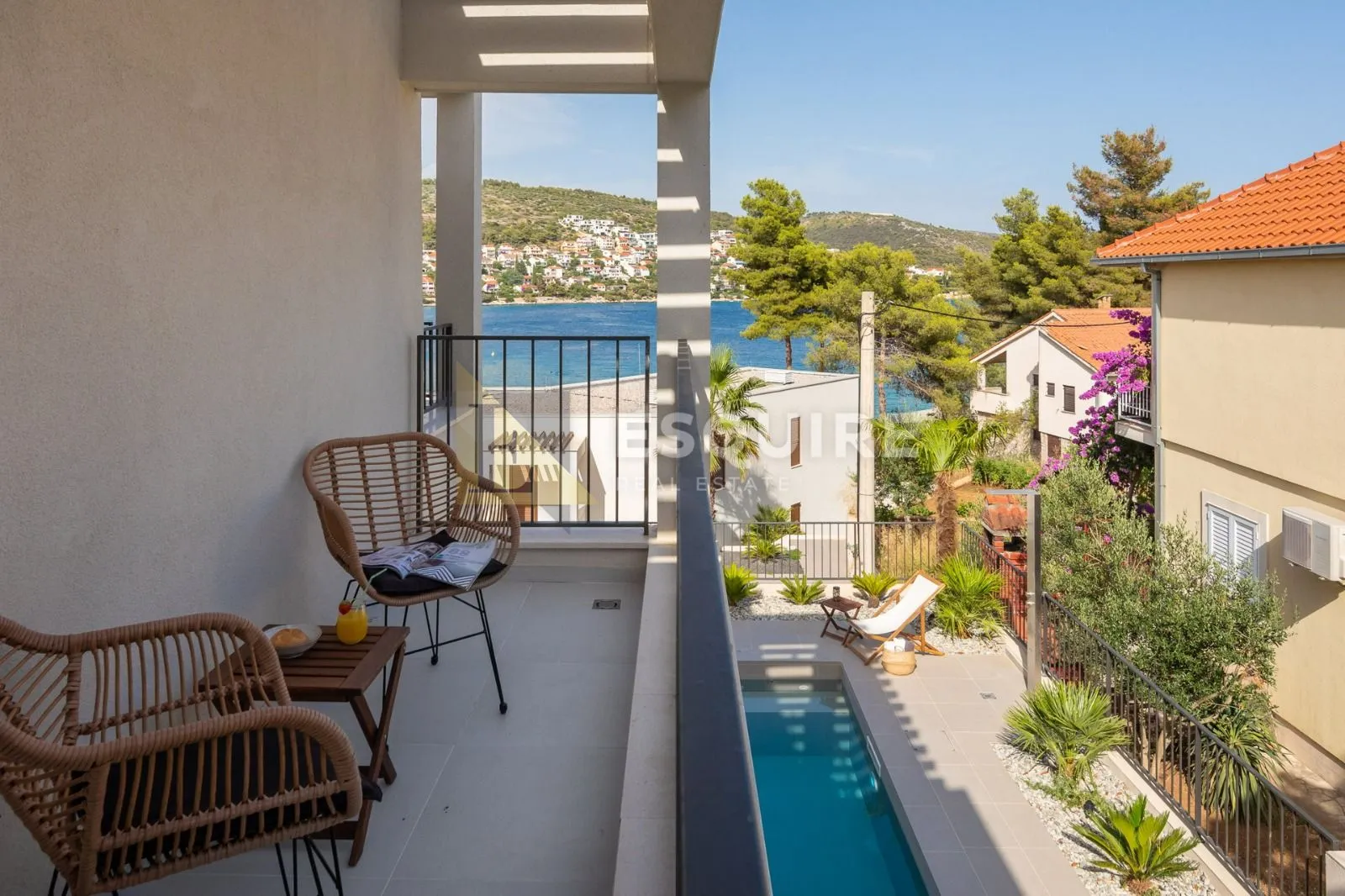 split luksuzna vila 2. red uz pješćanu plažu - slika 27