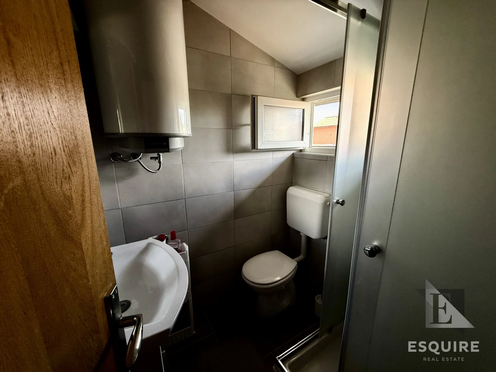 privlaka – škrapavac, namještena kuća s tri stana, 500 m od mora - slika 24