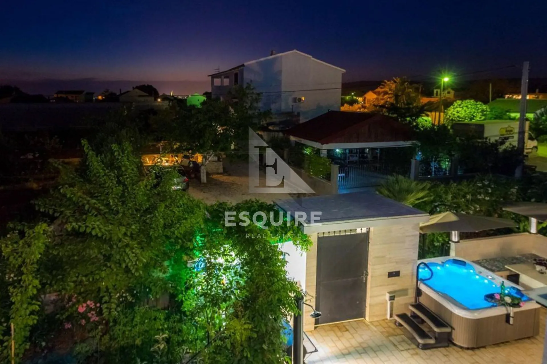 sukošan - kuća sa tri stana ukupne stambene površine - 345m2 - slika 7