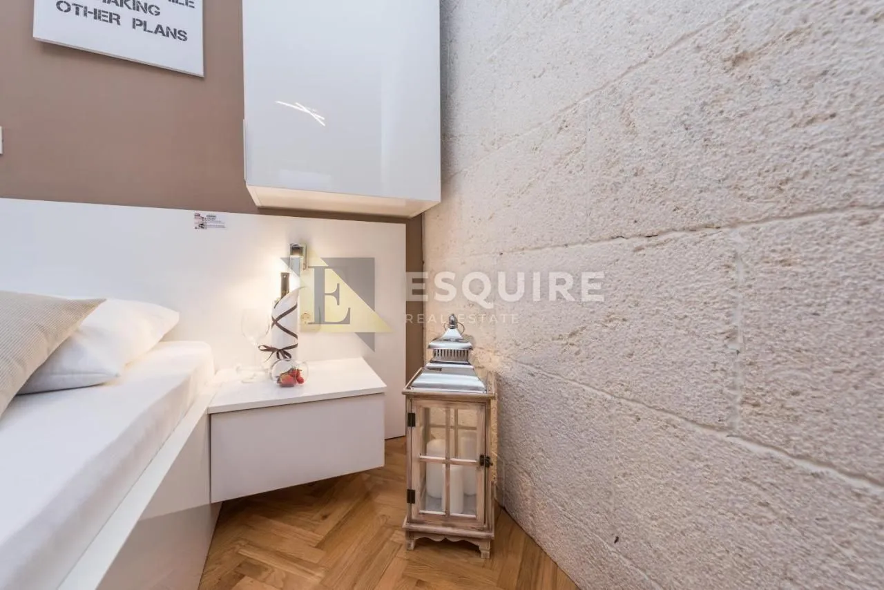 zadar - zgrada u centru stare jezgre grada sa 6 apartmana i 2 poslovna prostora - slika 16
