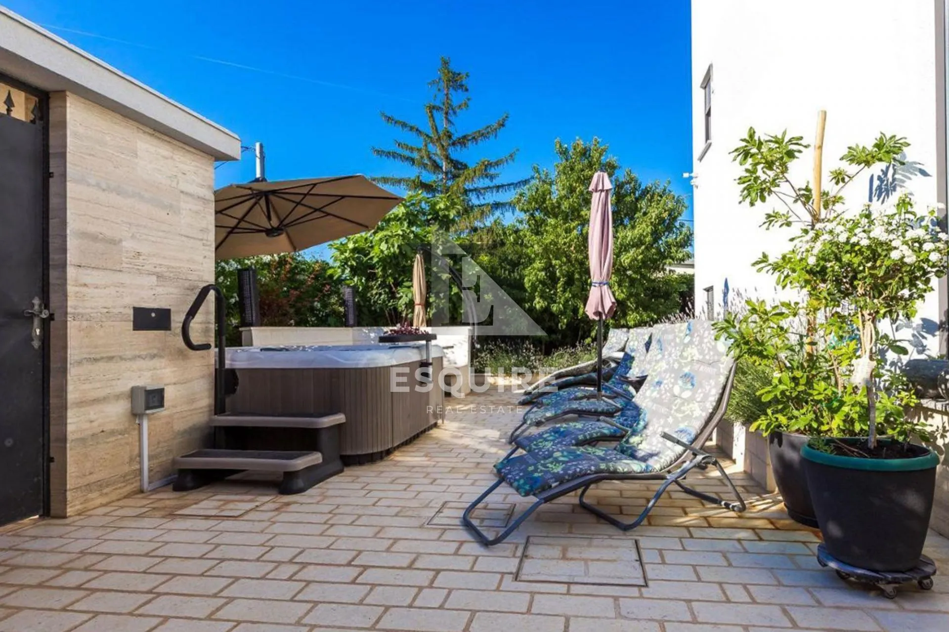 sukošan - kuća sa tri stana ukupne stambene površine - 345m2 - slika 28