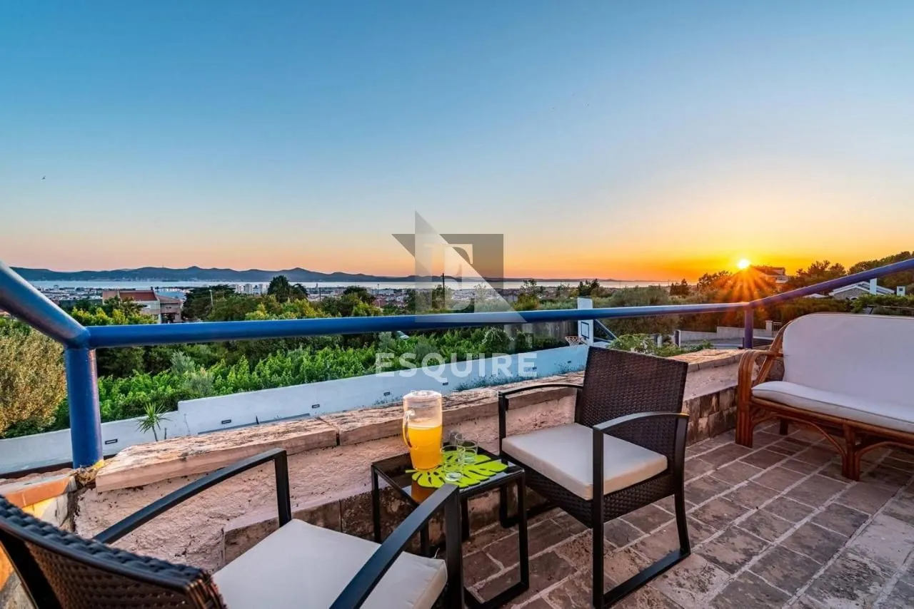 zadar - kuća sa bazenom i pogledom na terenu od 1200m2 - slika 5
