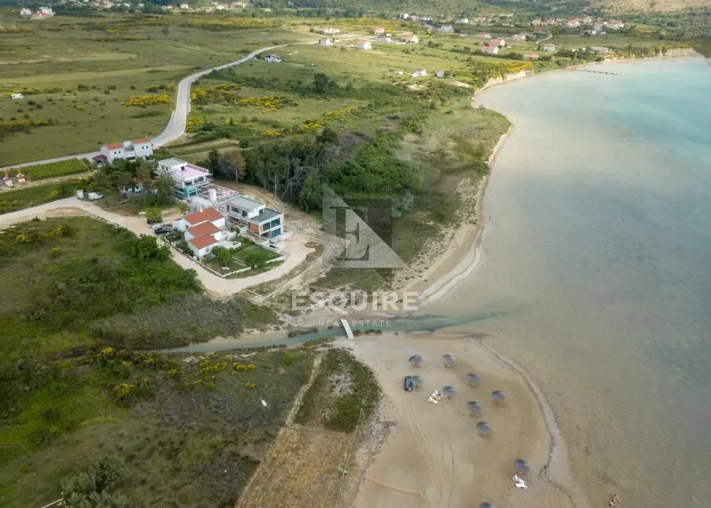 ljubač - velika parcela sa prizemnicom 1. red do mora - 702m2 - slika 4