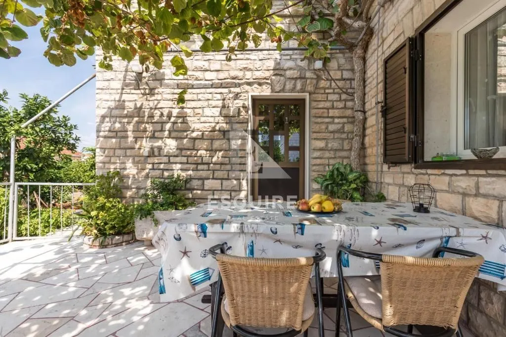 brač - sutivan - kuća sa dvije stambene jedinice i bazenom - 425m2 - slika 43