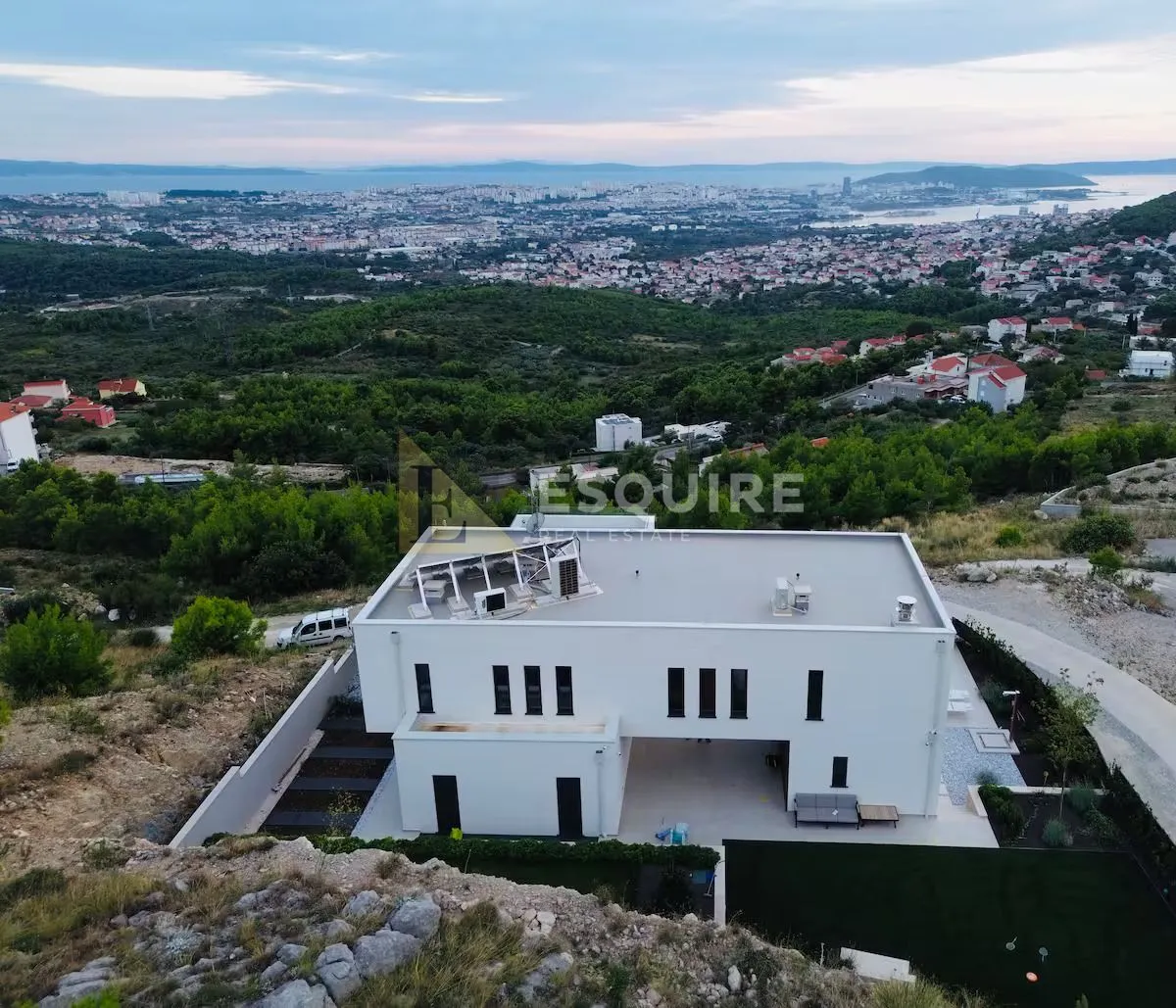split- klis moderna villa sa bazenom i panoramskim pogledom - slika 9