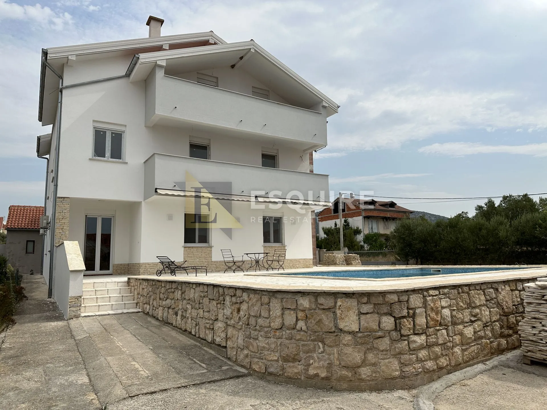 donja jagodnja - apartmanska kuća s bazenom - 540m2 - slika 36