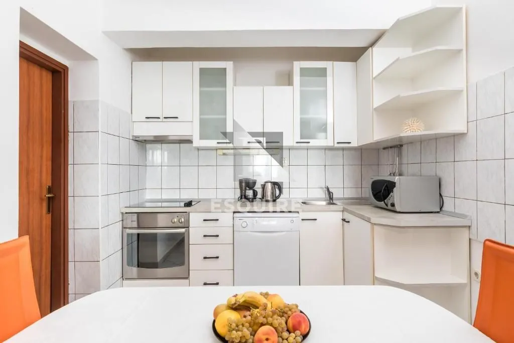 brač - sutivan - kuća sa dvije stambene jedinice i bazenom - 425m2 - slika 11