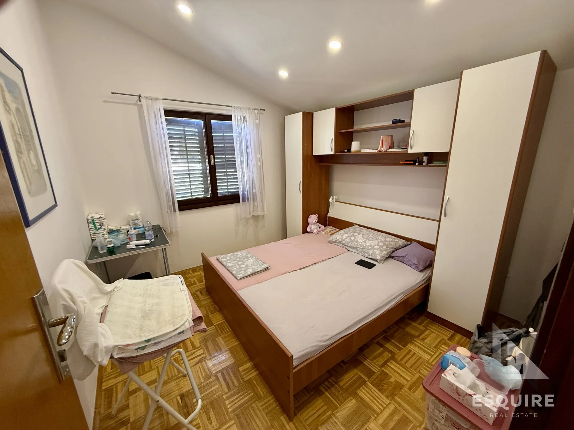 privlaka – škrapavac, namještena kuća s tri stana, 500 m od mora - slika 13