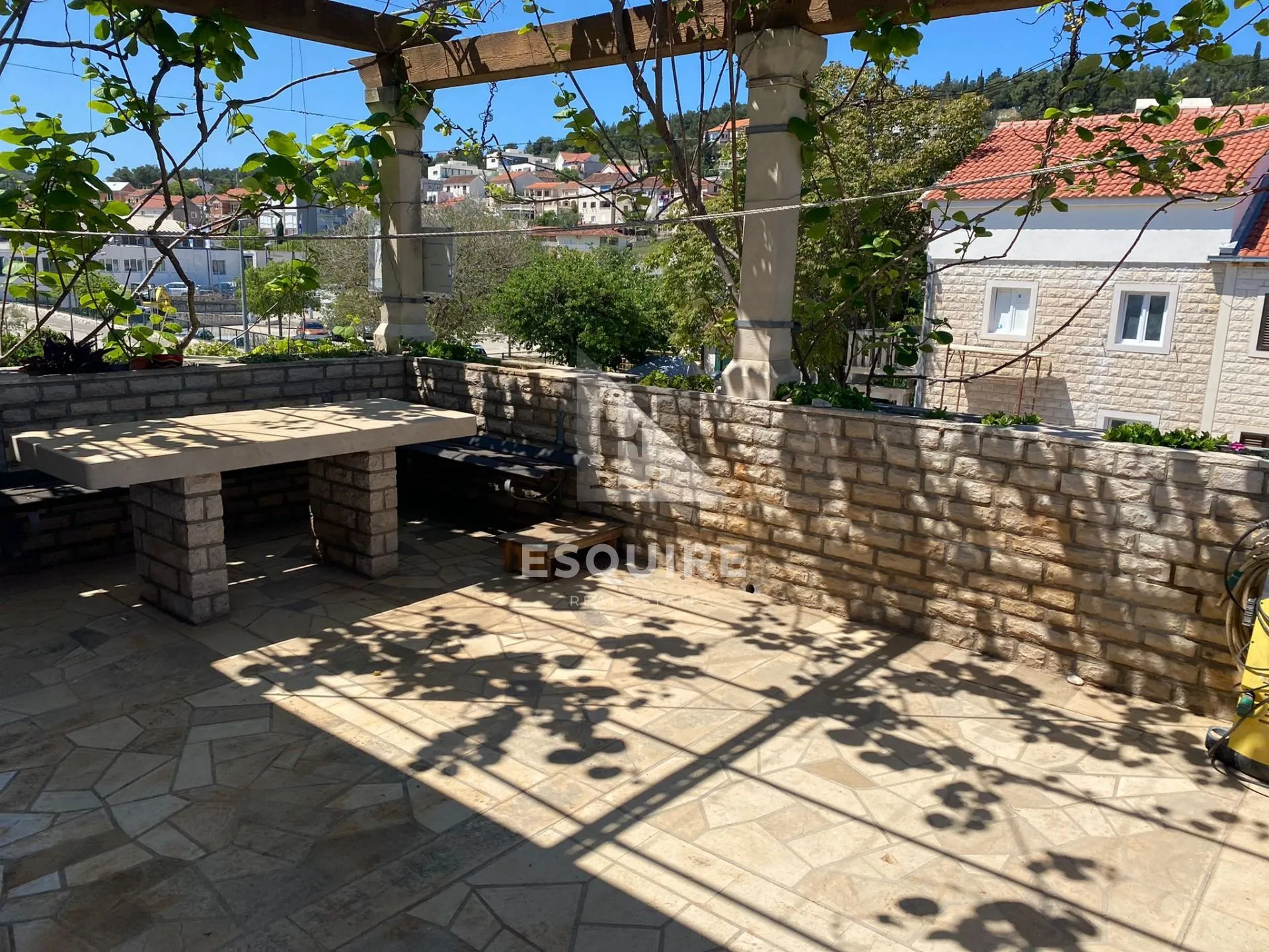 brač - sutivan - kuća sa dvije stambene jedinice i bazenom - 425m2 - slika 16