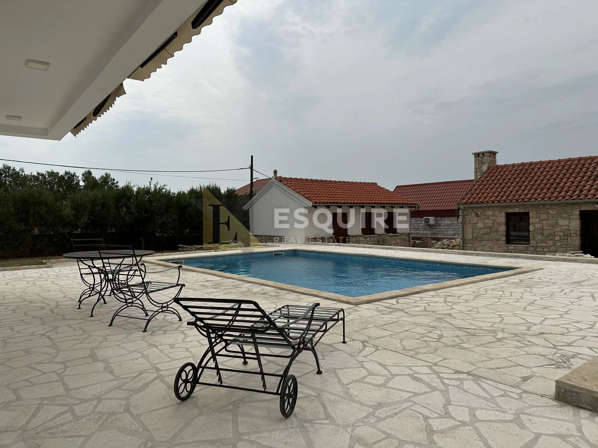 donja jagodnja - apartmanska kuća s bazenom - 540m2 - slika 39