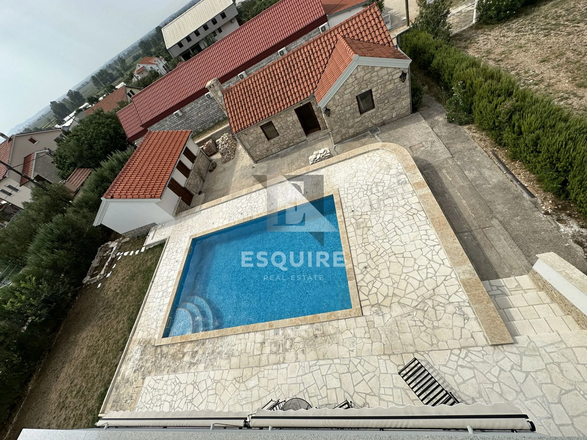 donja jagodnja - apartmanska kuća s bazenom - 540m2 - slika 47