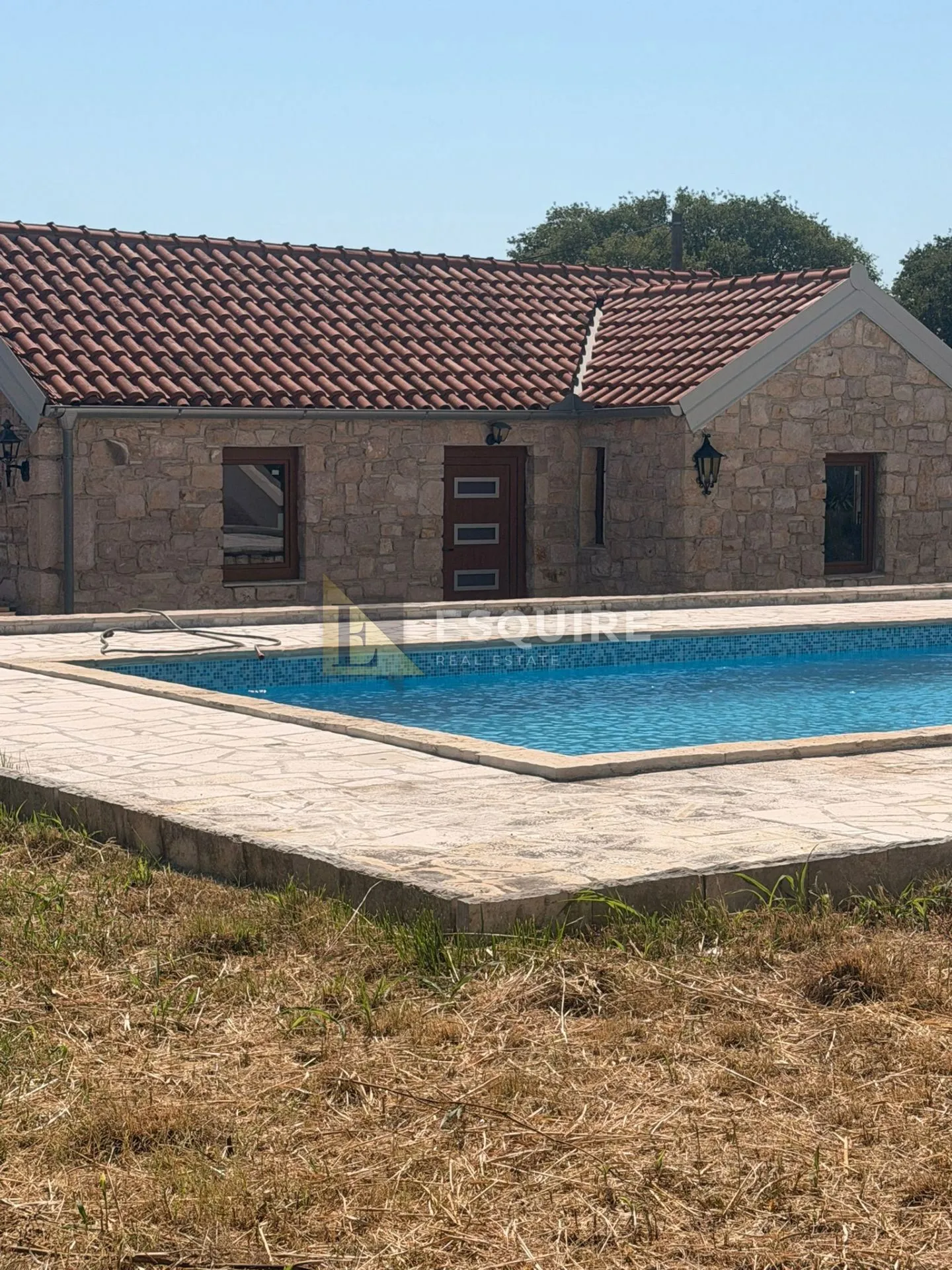 donja jagodnja - apartmanska kuća s bazenom - 540m2 - slika 2