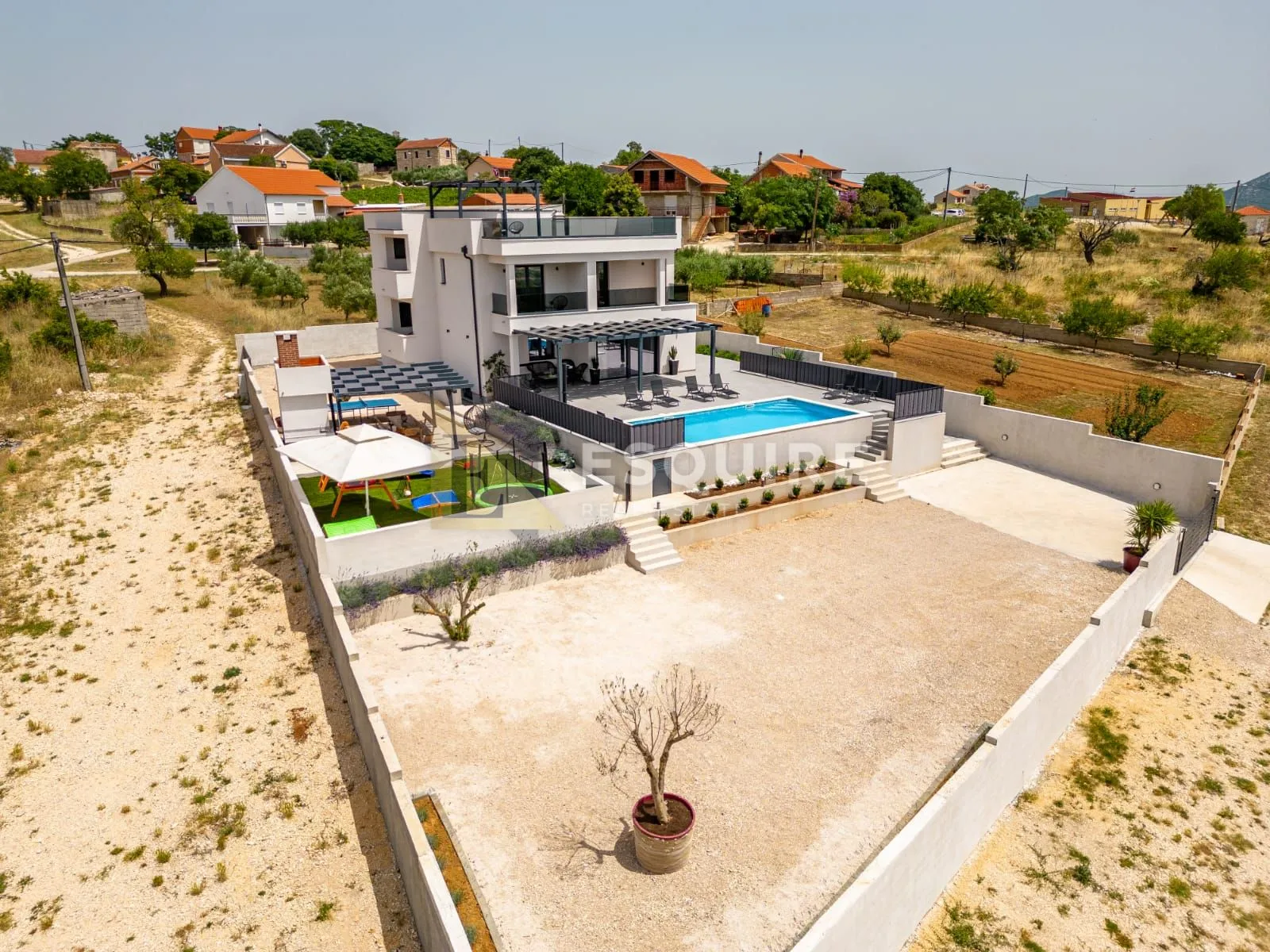 tinj - luksuzna villa s velikom okucnicom - slika 37