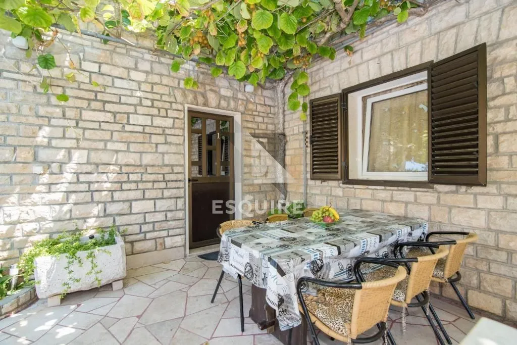 brač - sutivan - kuća sa dvije stambene jedinice i bazenom - 425m2 - slika 45