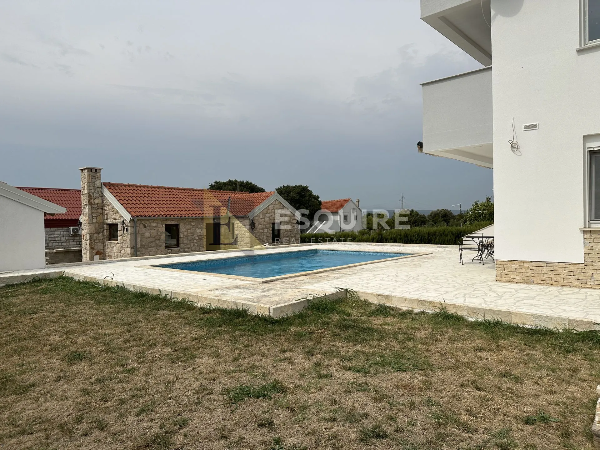 donja jagodnja - apartmanska kuća s bazenom - 540m2 - slika 43
