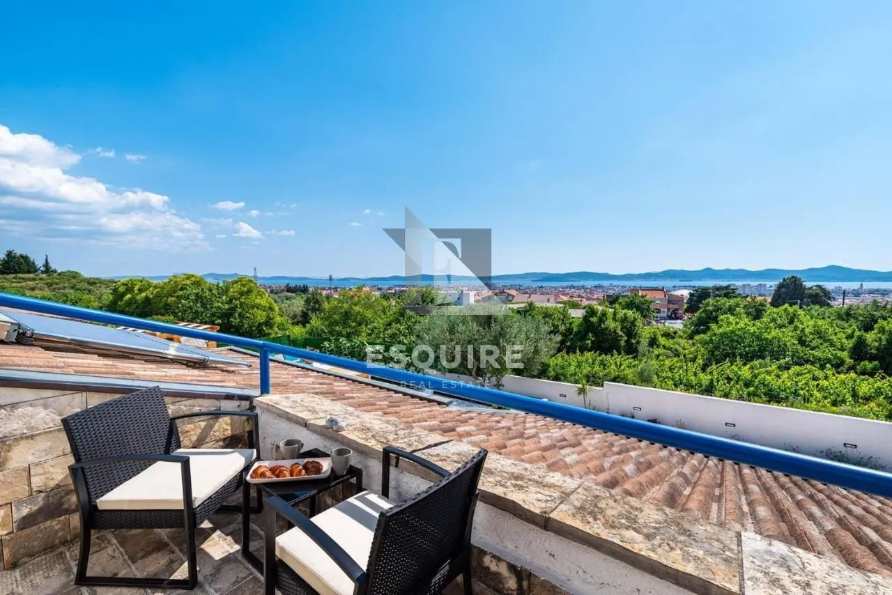 zadar - kuća sa bazenom i pogledom na terenu od 1200m2 - slika 42