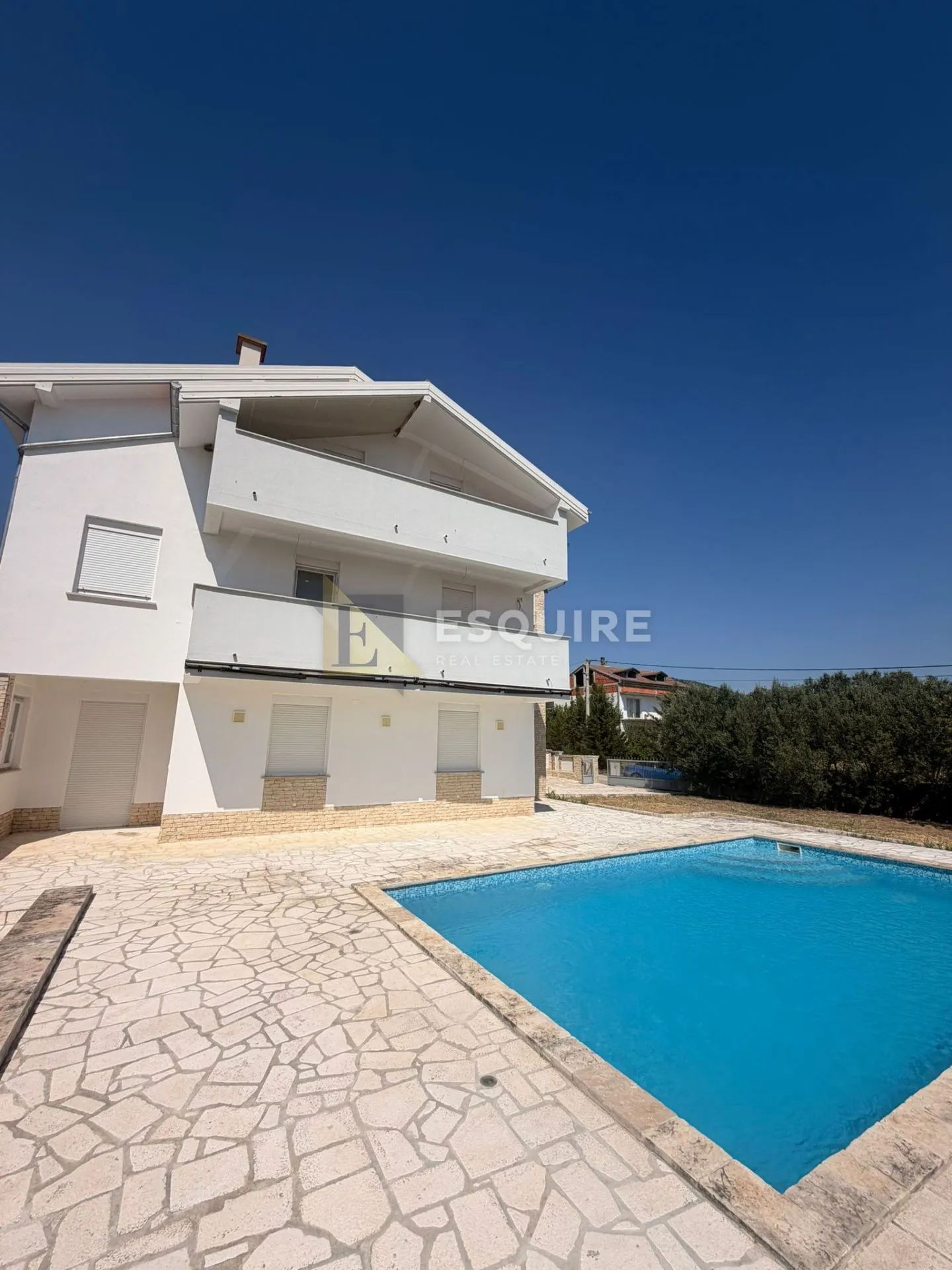 donja jagodnja - apartmanska kuća s bazenom - 540m2 - slika 9