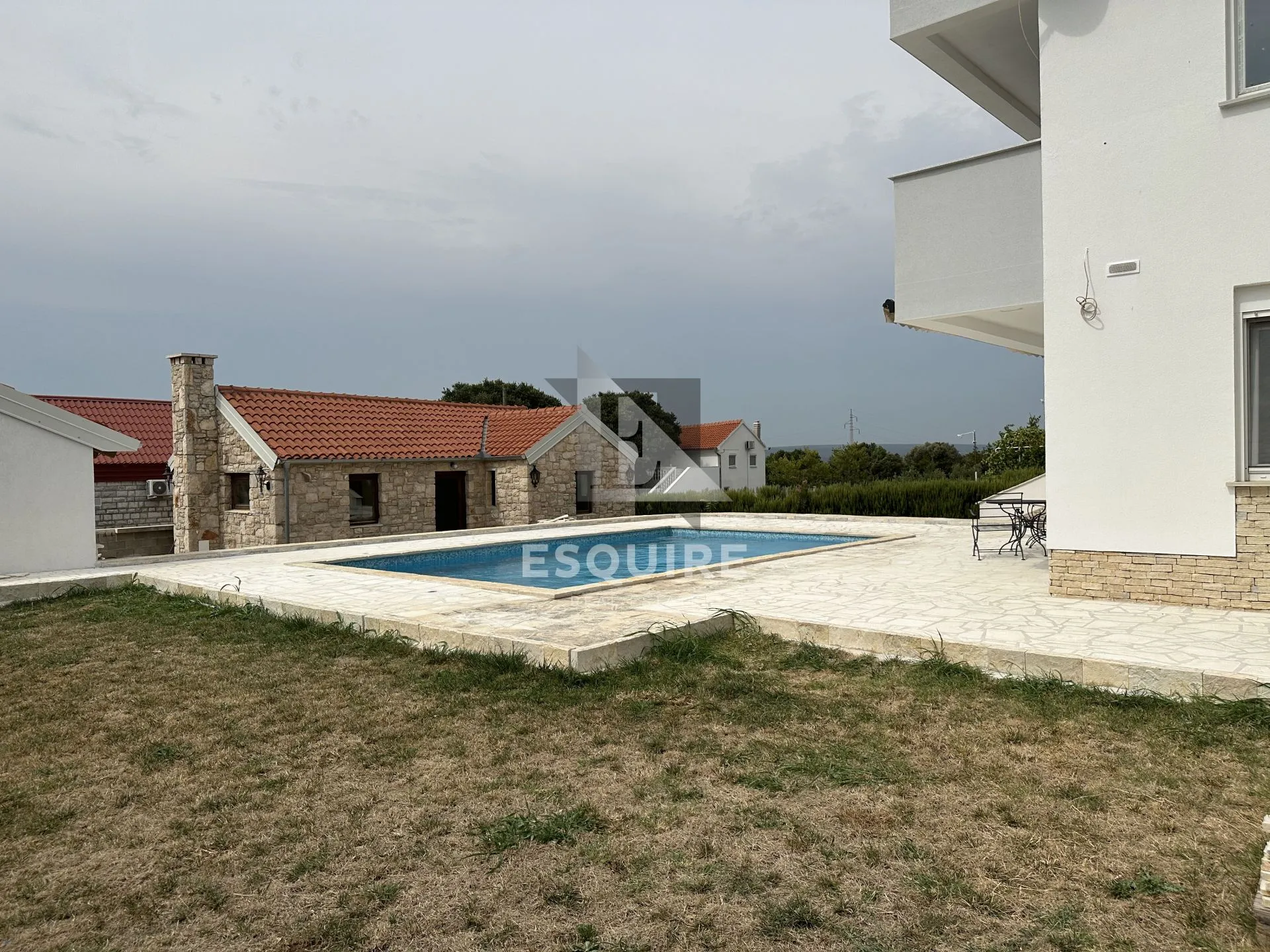 donja jagodnja - apartmanska kuća s bazenom - 540m2 - slika 43